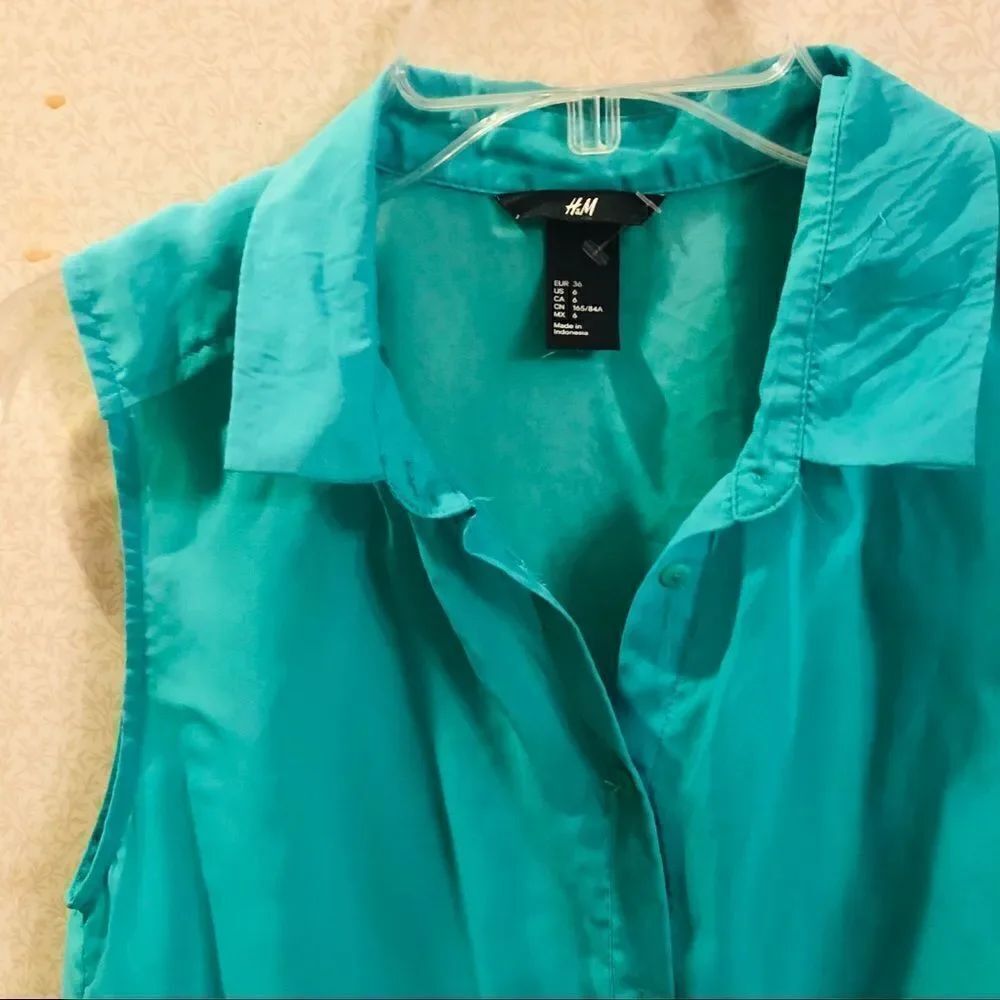 H&M blouse.   - Picture 6 of 6